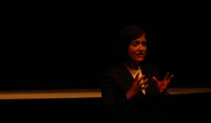 Profesora Mónica De Martino en la oratoria